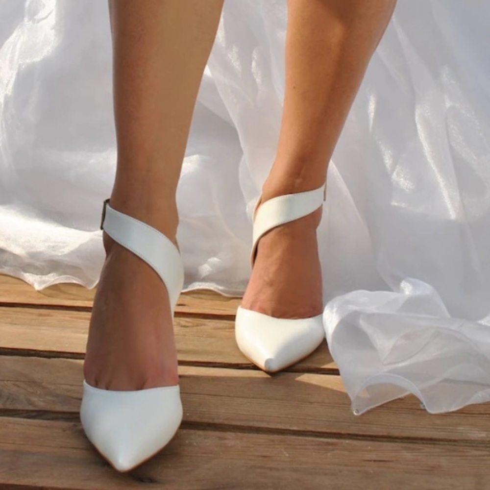 NWT! White Bridal Heels Size 8.5